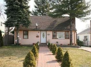 5 Orian Pl, Glen Cove, NY 11542
