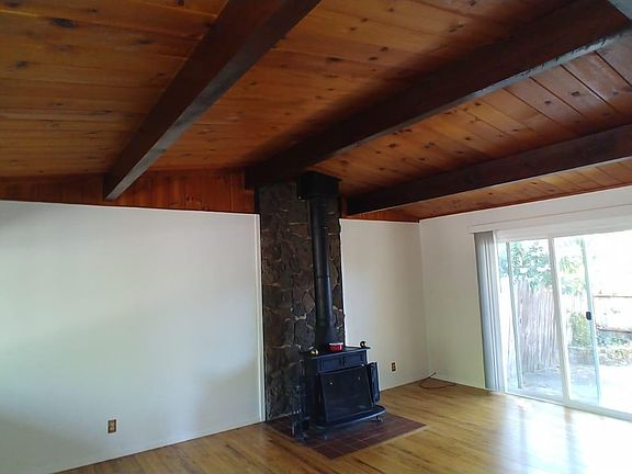 2nd image of 912 Walnut Ave