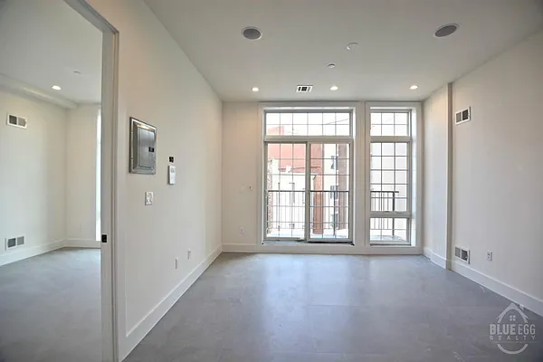 Rented by Blue Egg Realty Corp | media 4