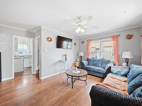 3rd image of 4130 Oxford St