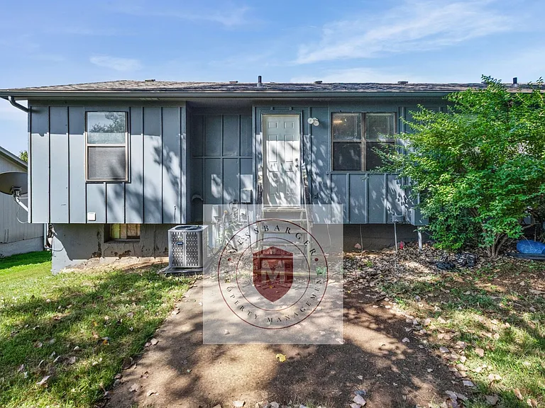 425 Castle Dr — Photo 22