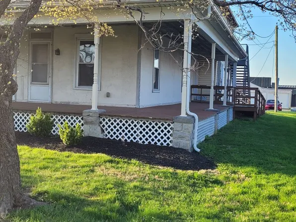 984 W Main St, New Holland, PA 17557