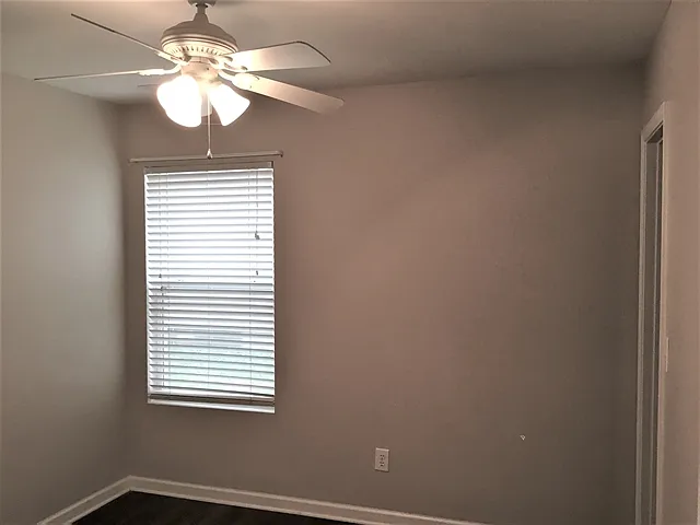 517 Lindsborg Trl — Photo 13