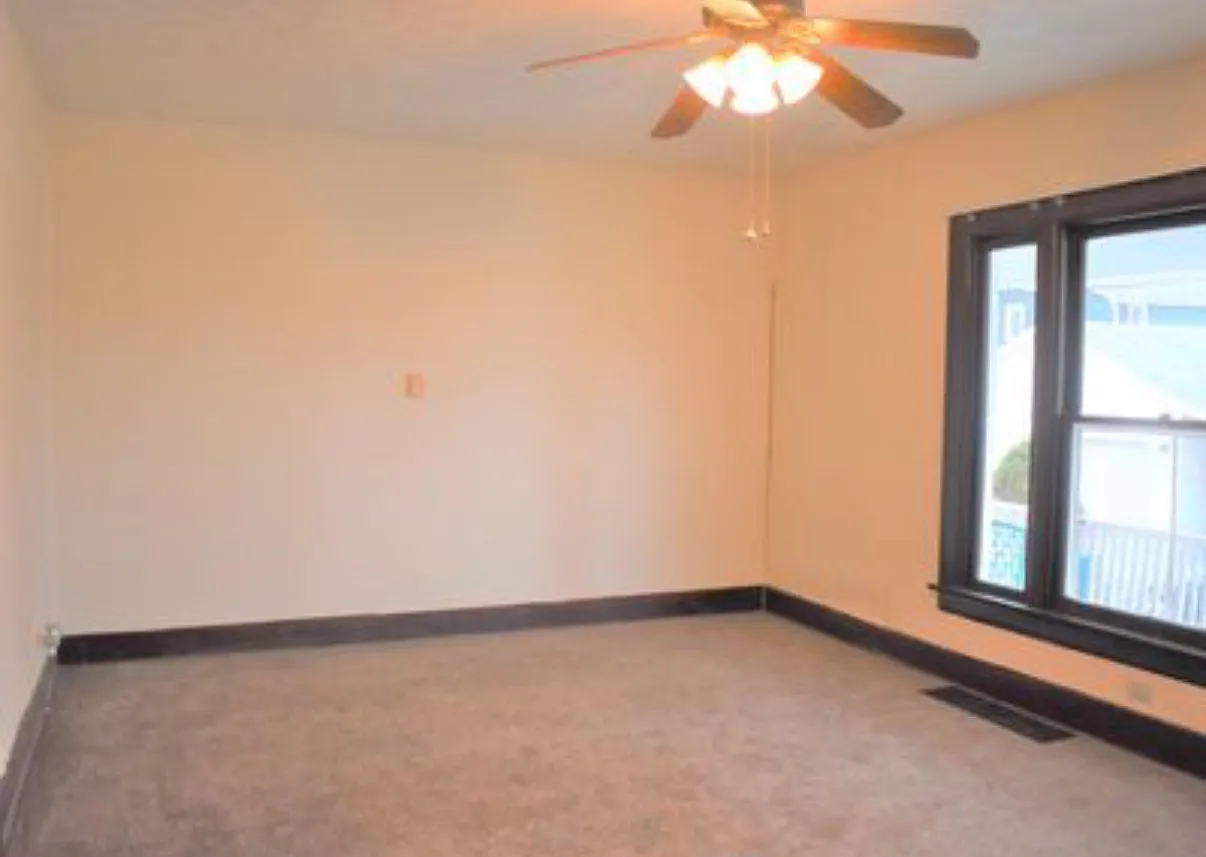 2 bed, 1090 sqft, $875 — Photo 3