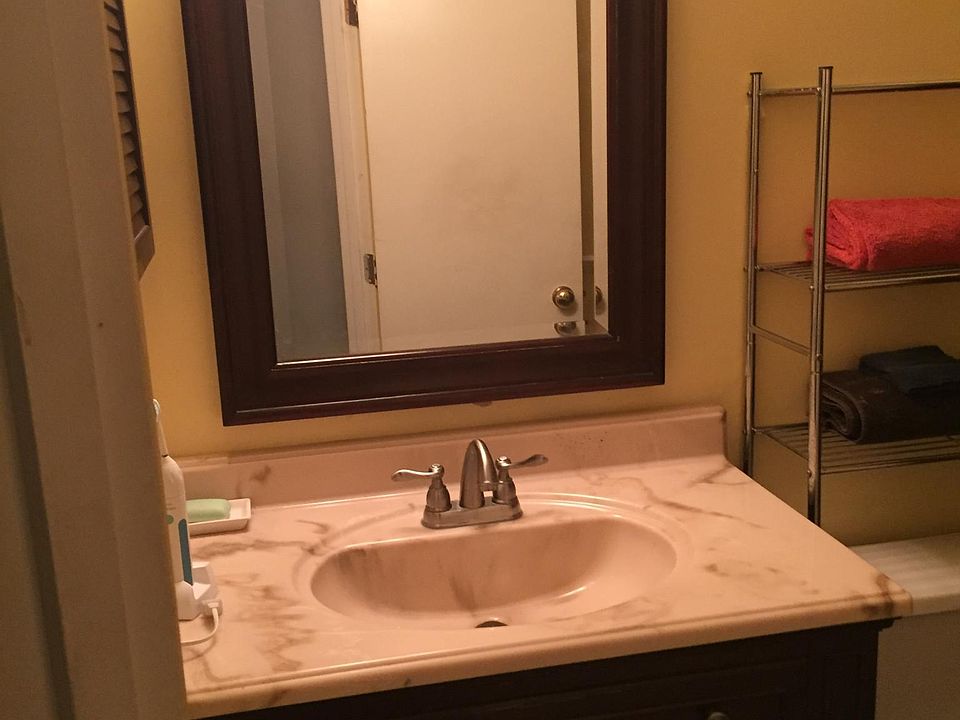 2nd image of 2117 Victoria Ct