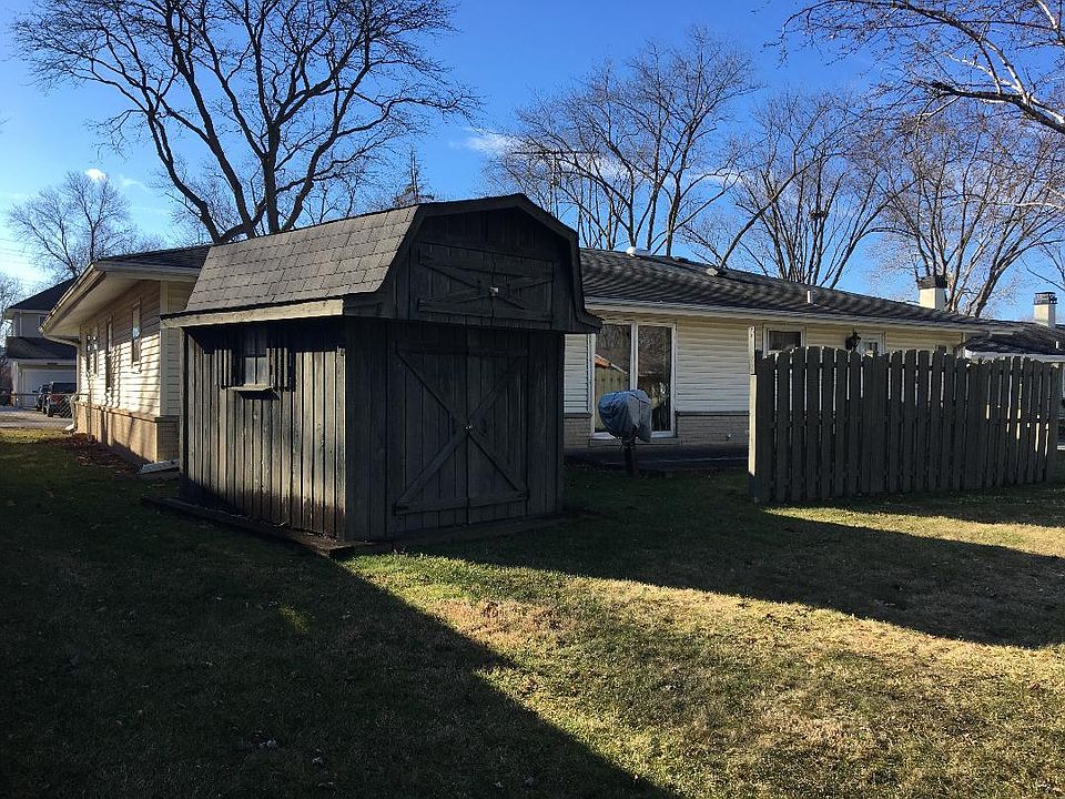 2nd image of 240 Mulberry Ln