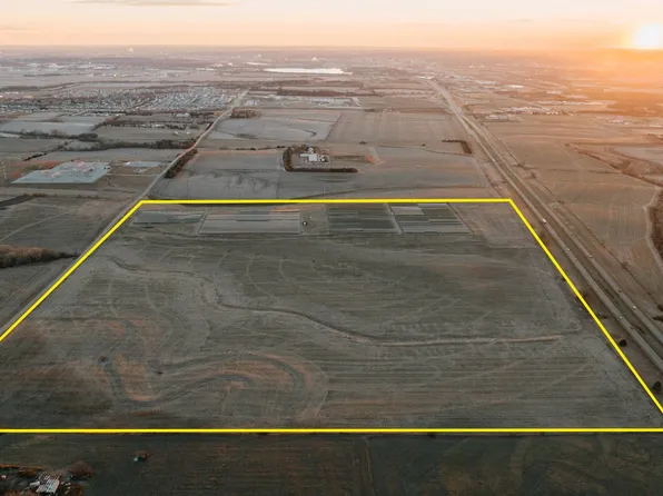 7133 W Holdrege St, Lincoln, NE 68528