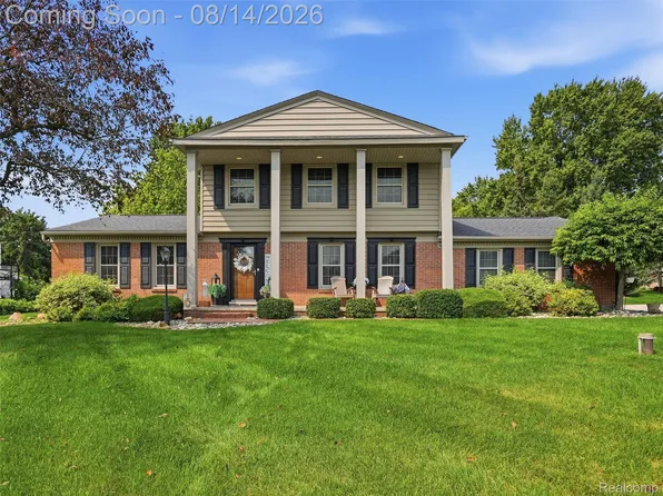 8348 Hilltop Ct, Washington, MI 48095