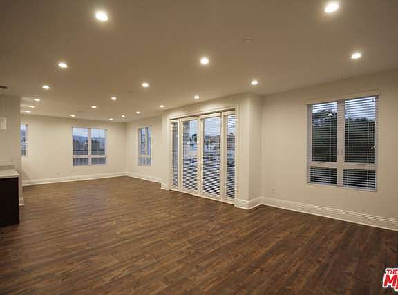 5th image of 907 S Shenandoah St #102