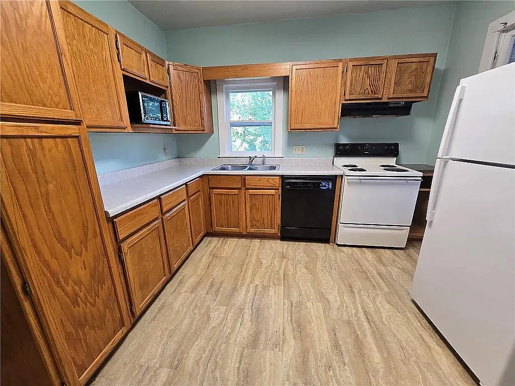 207 East Oak Street - 1 — Photo 2