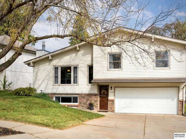 15228 Davenport Cir, Omaha, NE 68154