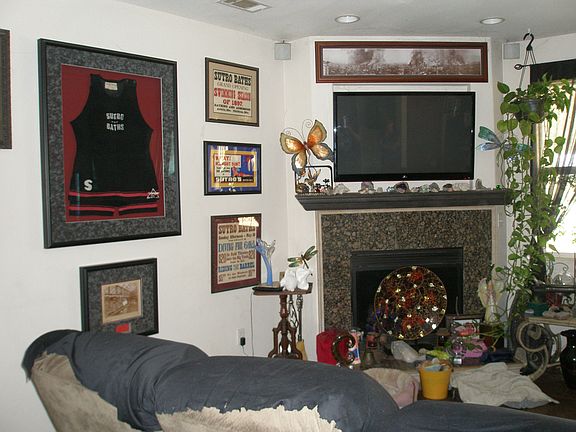 2nd image of 10206 Victory Ave