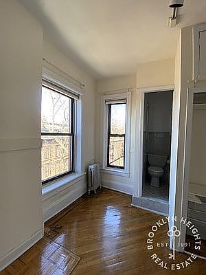 3rd image of 49 Garden Pl APT 4C