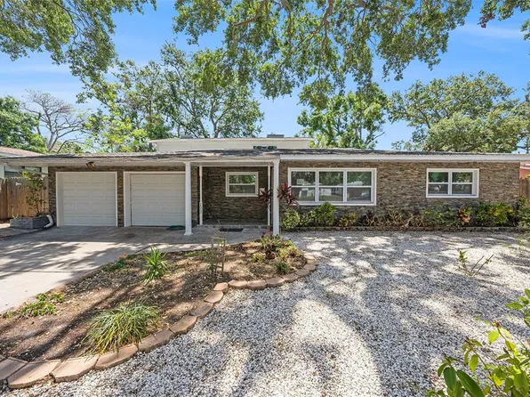 1557 Robinson Dr N, Saint Petersburg, FL 33710