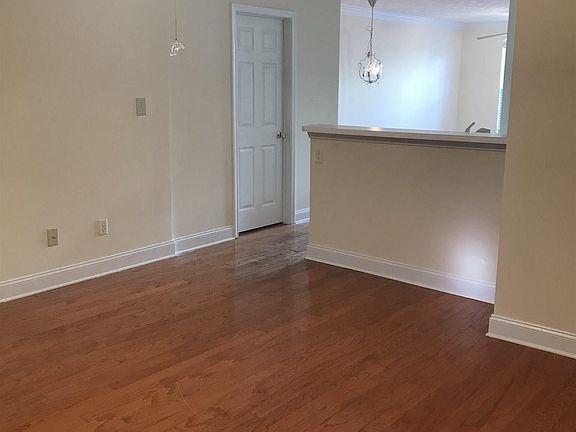 5th image of 502 N Jeff Davis Dr