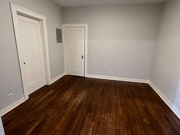 4th image of 2909 N Elmendorf St #2909