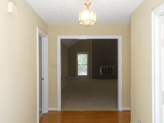 2nd image of 1265 Vineyard Dr SE
