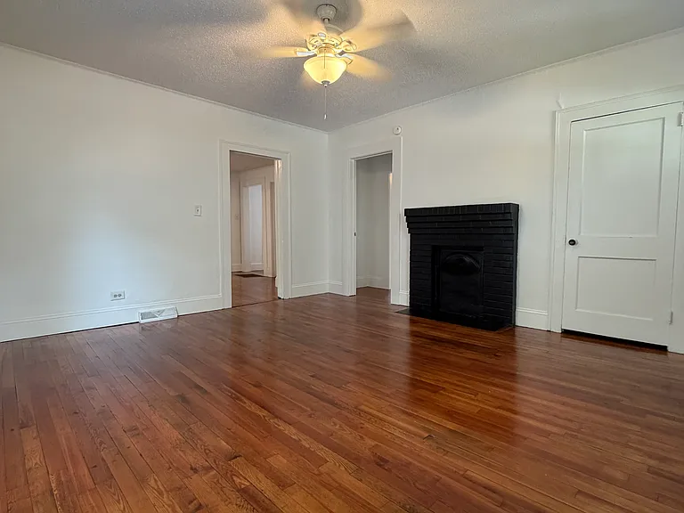 27 Sirrine St — Photo 2