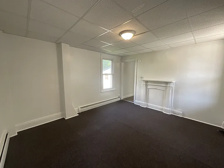 203 W North St — Photo 3