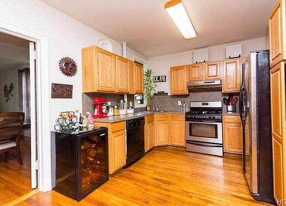 5th image of 1080 Warburton Ave APT 2G