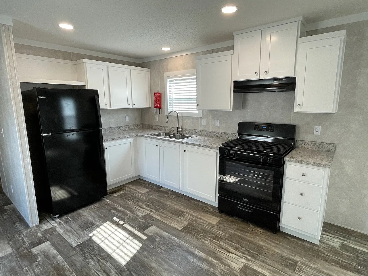 2955 Dekalb St — Photo 4