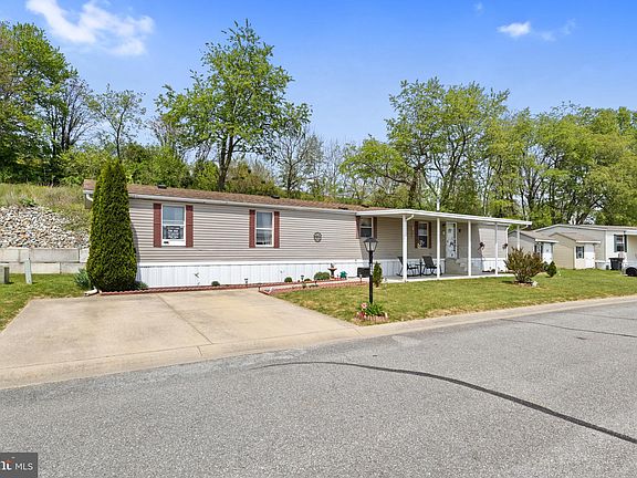 2nd image of 697 Lilac Dr