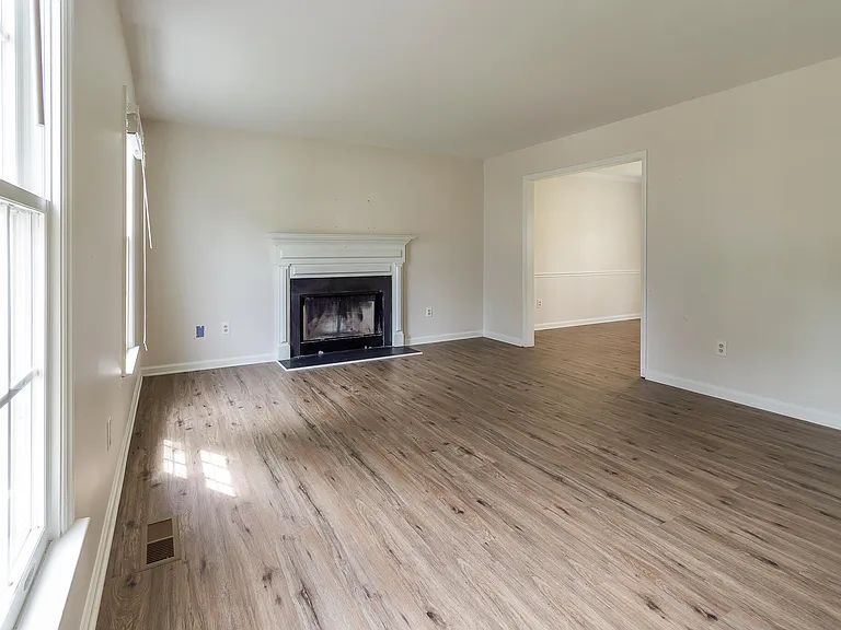 805 Penncross Dr — Photo 7