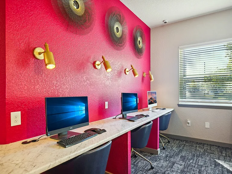 Stay productive with modern computer workstations and comfortable seating at The Preserve Murfreesboro.