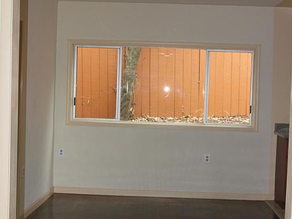 Hardwood floor dinningroom