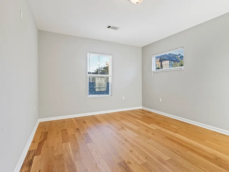 2320 Burgundy St #C — Photo 12