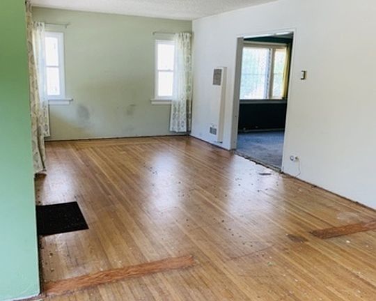 4th image of 2702 Glendale Blvd