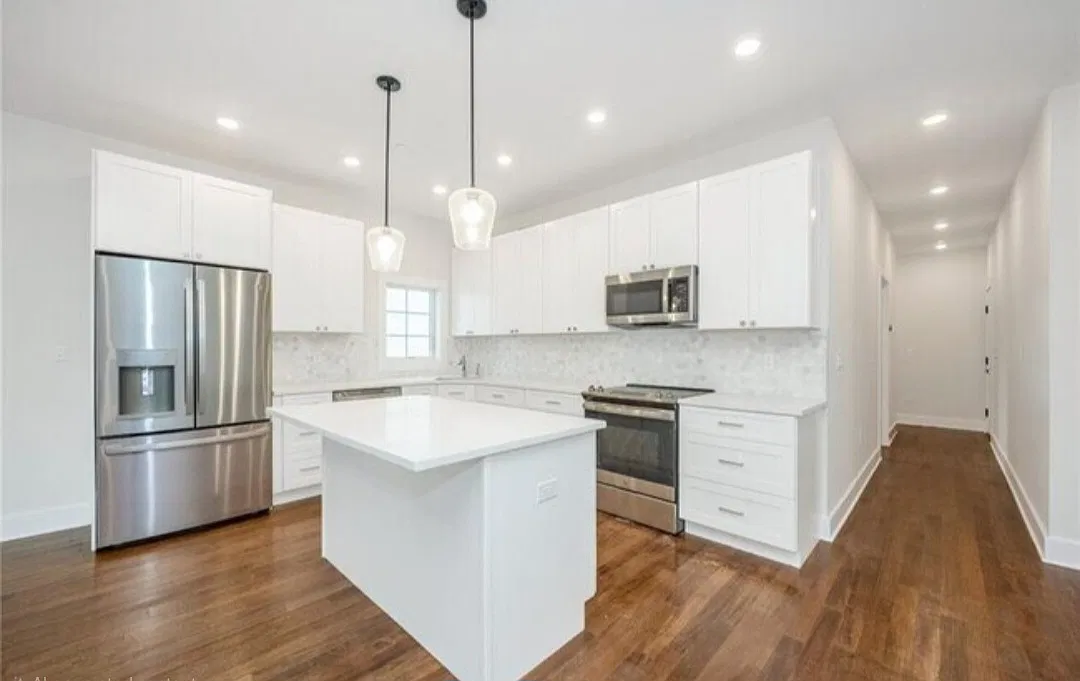 3 bed, 2000 sqft, $6,000 — Photo 2