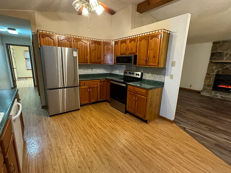 234 Amherst Ln — Photo 4