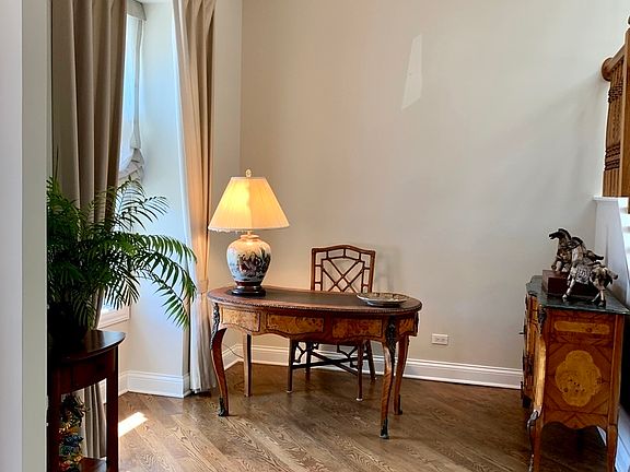 4th image of 506 W Oakdale Ave #4