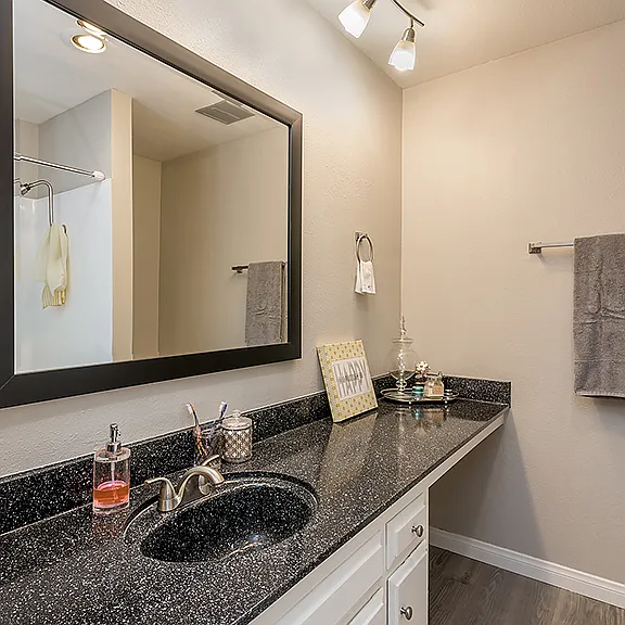 Pampas Lane Apartments — Photo 15