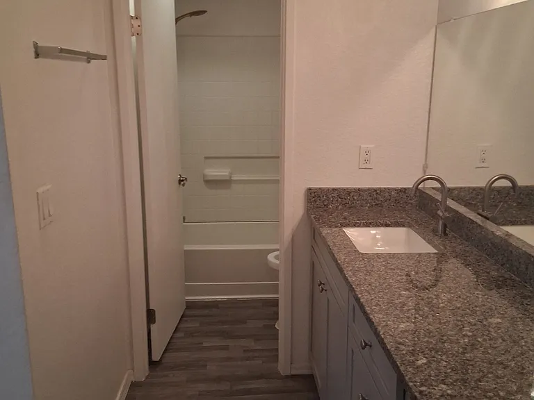 806 S Langley Ave #202 — Photo 11
