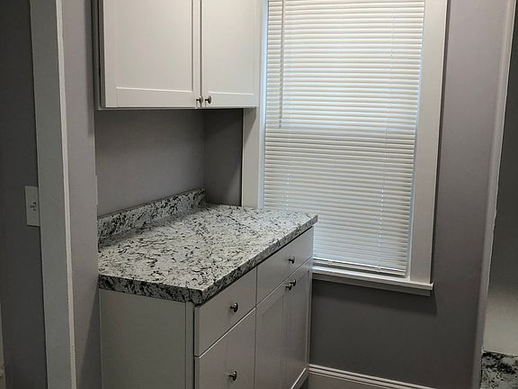 3rd image of 154 E Hollis St Building 1