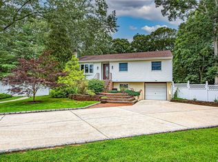 44 Crown Acres Rd, Centereach, NY 11720