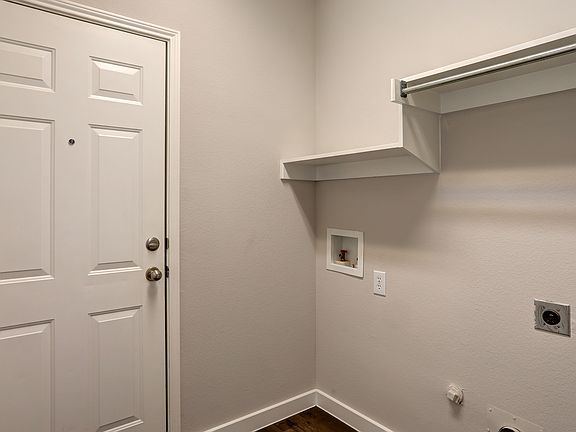 3rd image of 2954 La Vista Ln