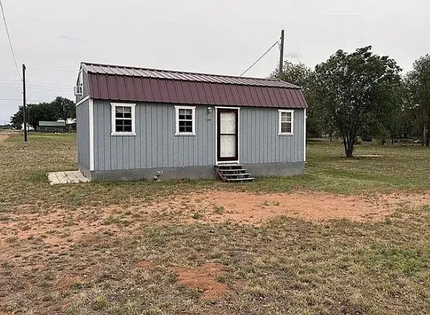 2 bed, 360 sqft, $650 — Photo 1