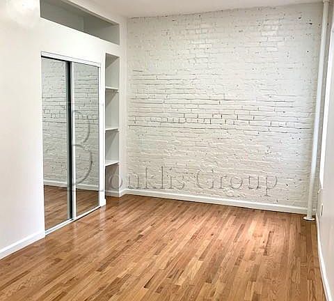 4th image of 142 W 83rd St APT 18