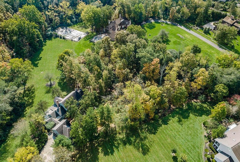 1st image of 905 Retreat Ln