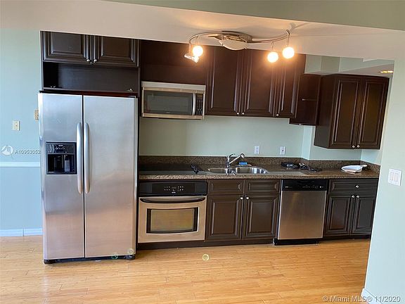3rd image of 1000 W Island Blvd APT 1506