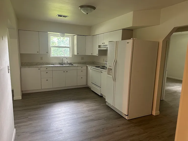 540 N Diamond Blvd — Photo 12