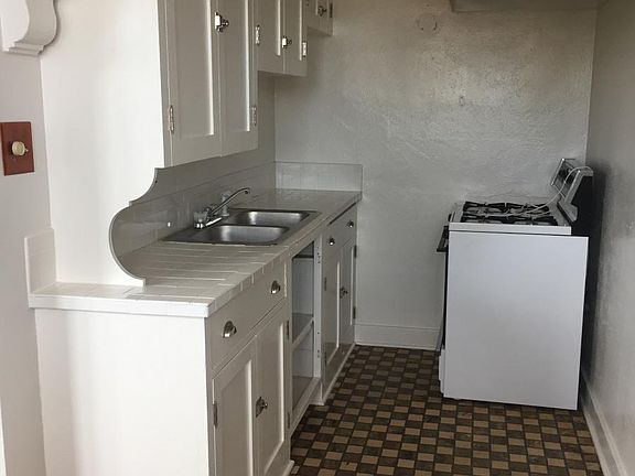 3rd image of 515 E Ivinson Ave APT 208