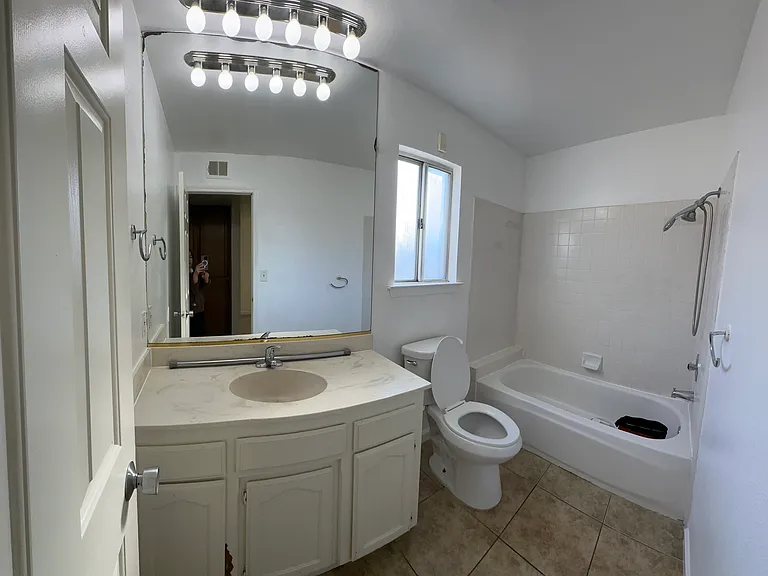 4527 W Providence Ave — Photo 6