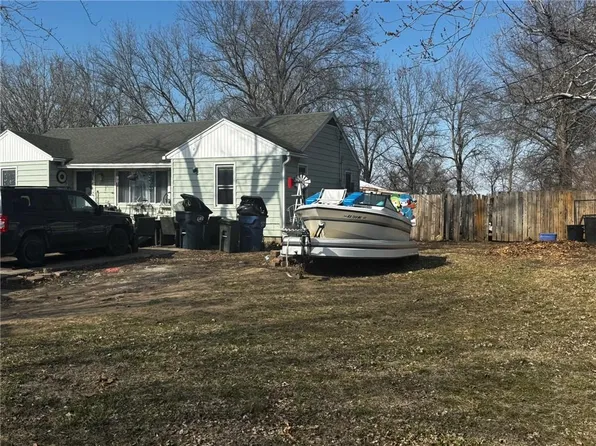 512 Atchison St, Oskaloosa, KS 66066