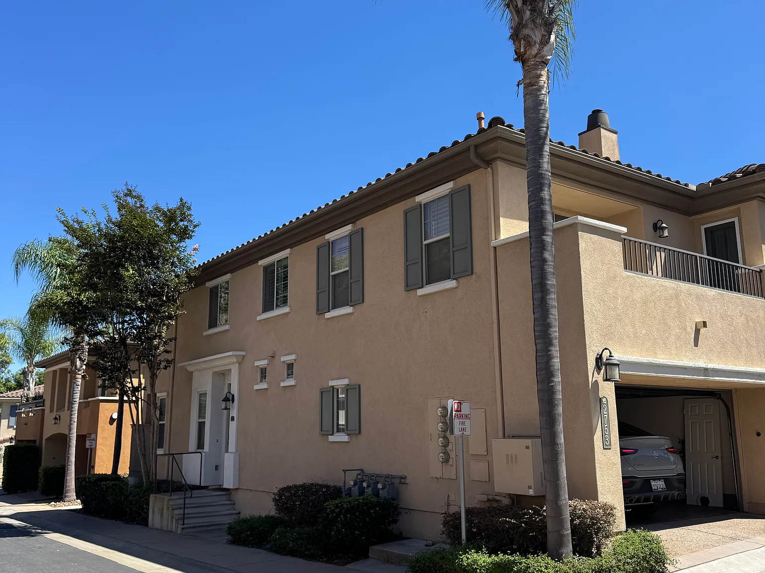 3 bed, 1495 sqft, $4,350 — Photo 2