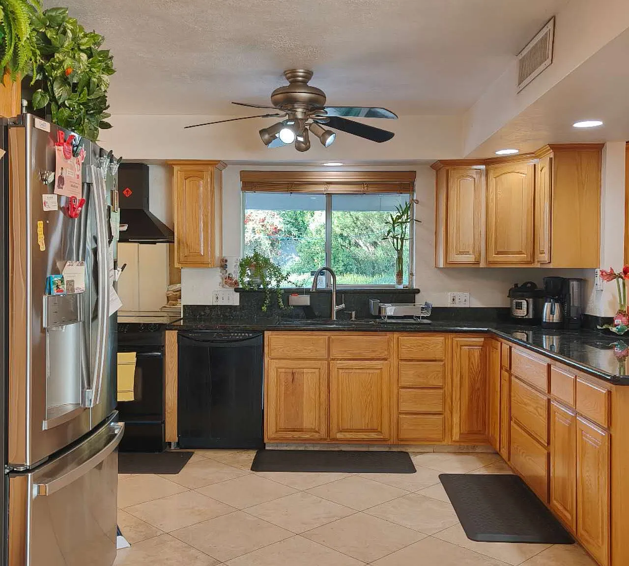 4 bed, 2.5 bath, 2262 sqft, $3,400 — Photo 3