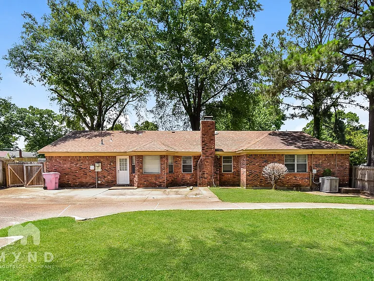 8210 Danbury Cv — Photo 19